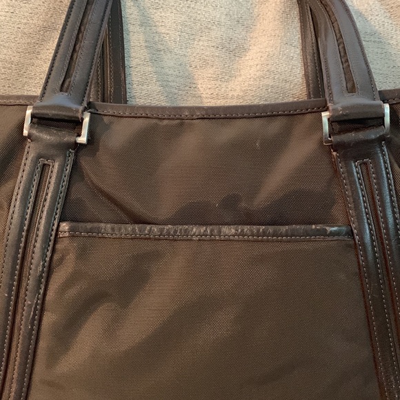 Tumi brown tote/briefcase bag, 2 outside 3 inside pockets, leather trim - Picture 4 of 9